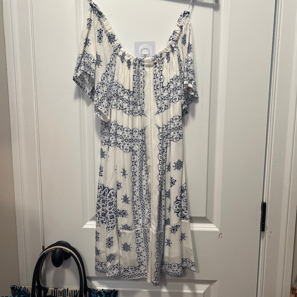 Heart loom off the shoulder white and blue dress